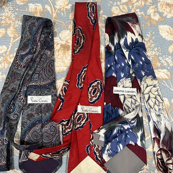3 Pierre Cardin ties; 2 vintage and 1 silk - Picture 2 of 6